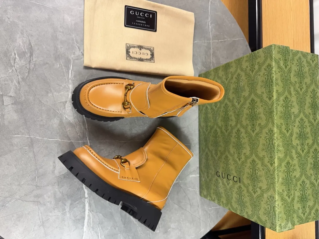 Men's shoes 💰640💰 New model from Gucci, double GG groove thick-soled loafers. The original version is made 1:1. Super beautiful quality, classic model at the counter. ❶Upper: original open-edge beaded cowhide ❷Inner lining: water-dyed cowhide ❸Feet: water-dyed cowhide ❹Outsole: ultra-light original sole ❺thick sole heightening: 3.5cn ❻Packing: original packaging ❼Number: 35-42 (41 41 customized, non-refundable) Men's model: 38-46 (45, 46 customized, non-refundable)